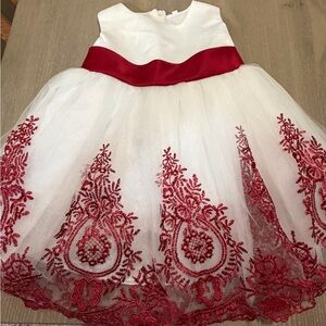EUC infant girls holiday dress (size 3-6 months)